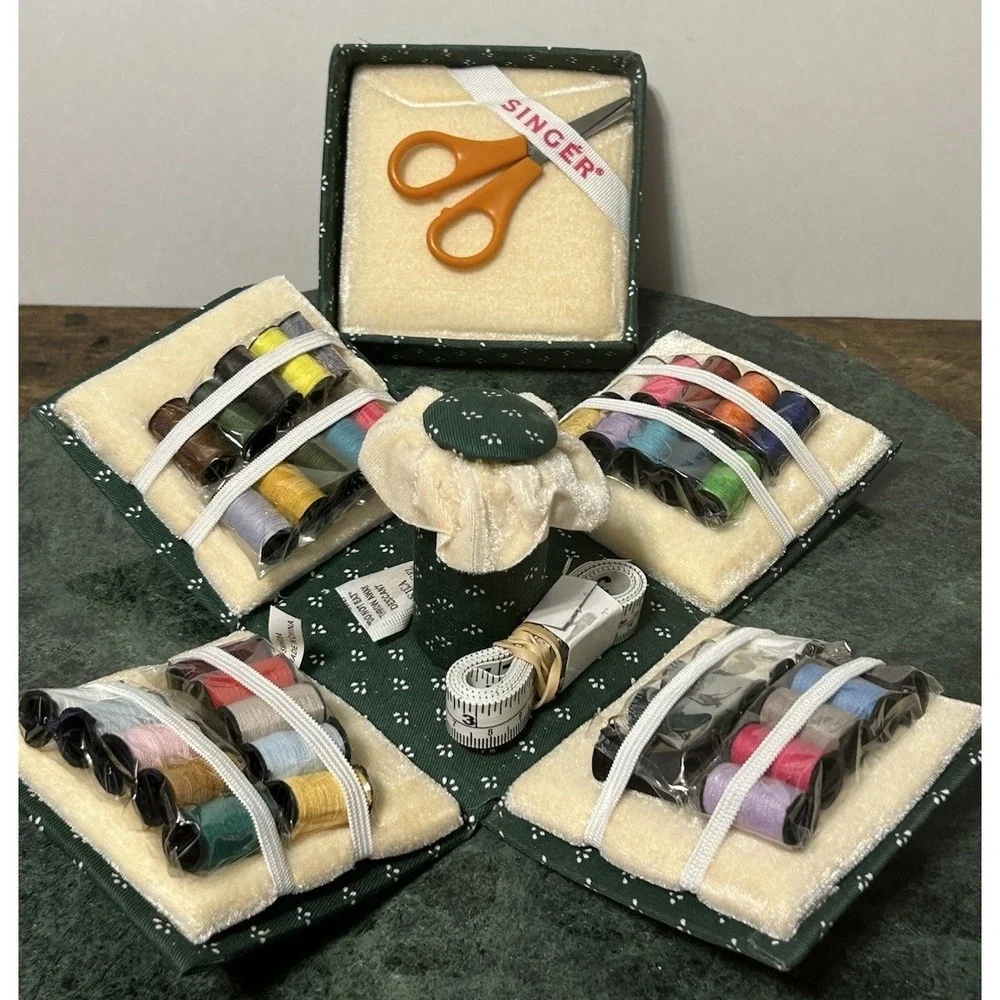 Singer 70 Piece Foldable Sewing Cube Green Calico Fabric Travel Kit 1504993